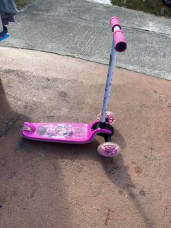 DISNEY MINNIE MOUSE 3-WHEEL SCOOTER