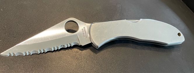 Spyderco stainless pocket knife