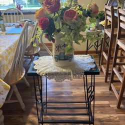 Black Metal Side Table/Plant Stand