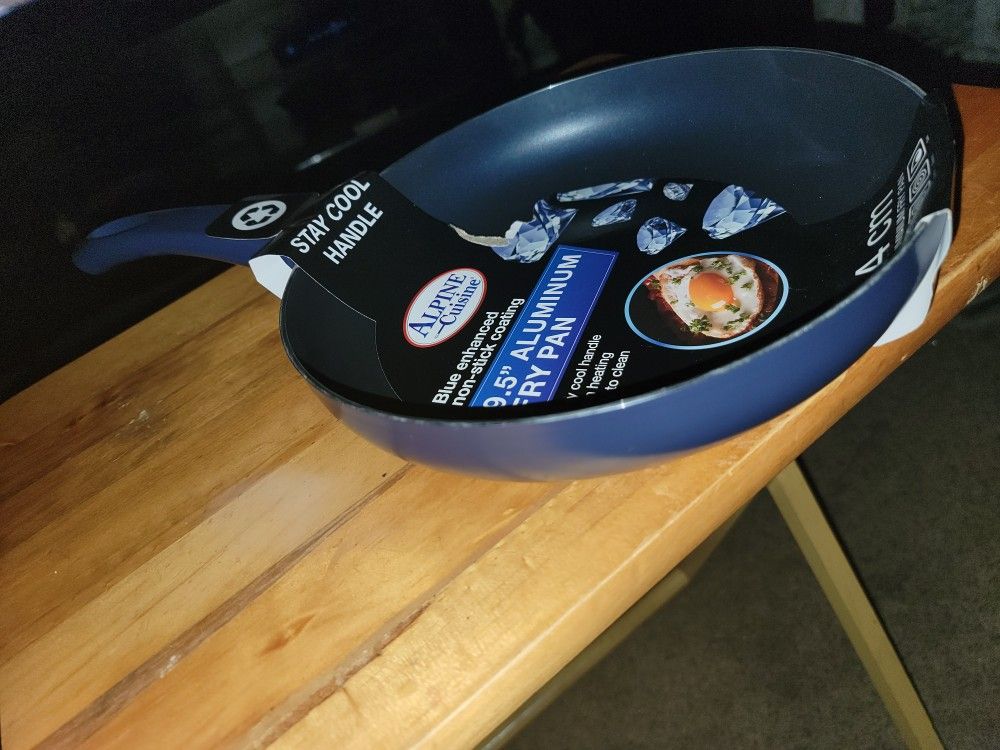 (NEW) 9.5" ALPINE FRYING PAN. DEEP , WITH STAY COOL HANDLES, BLUE ENHANCED NON STICK
