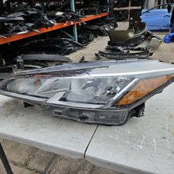 Nissan Kicks Left Headlight Oem
