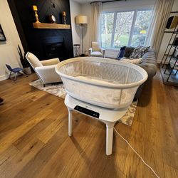 4moms Mamaroo sleep bassinet
