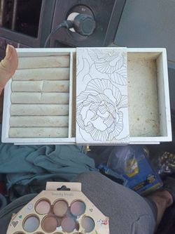 Jewelry box