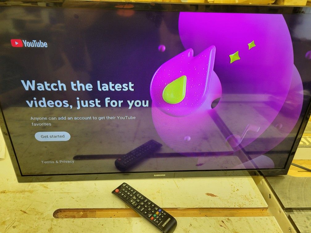 32" Samsung Smart TV. w/remote