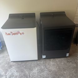 LG Large Capacity Smart Washer Dryer Set With Agitator Like New!