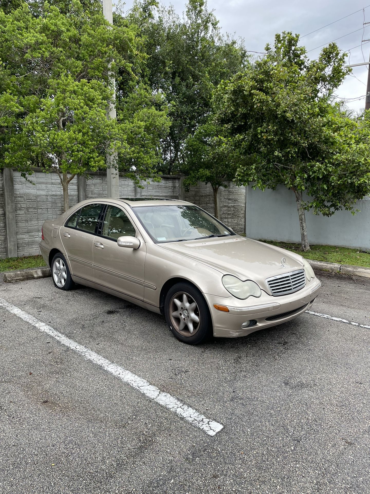 Mercedes C240