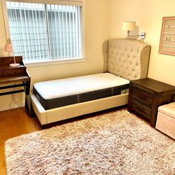 Complete Twin Bedroom Set NO Smoking/no Pets Home