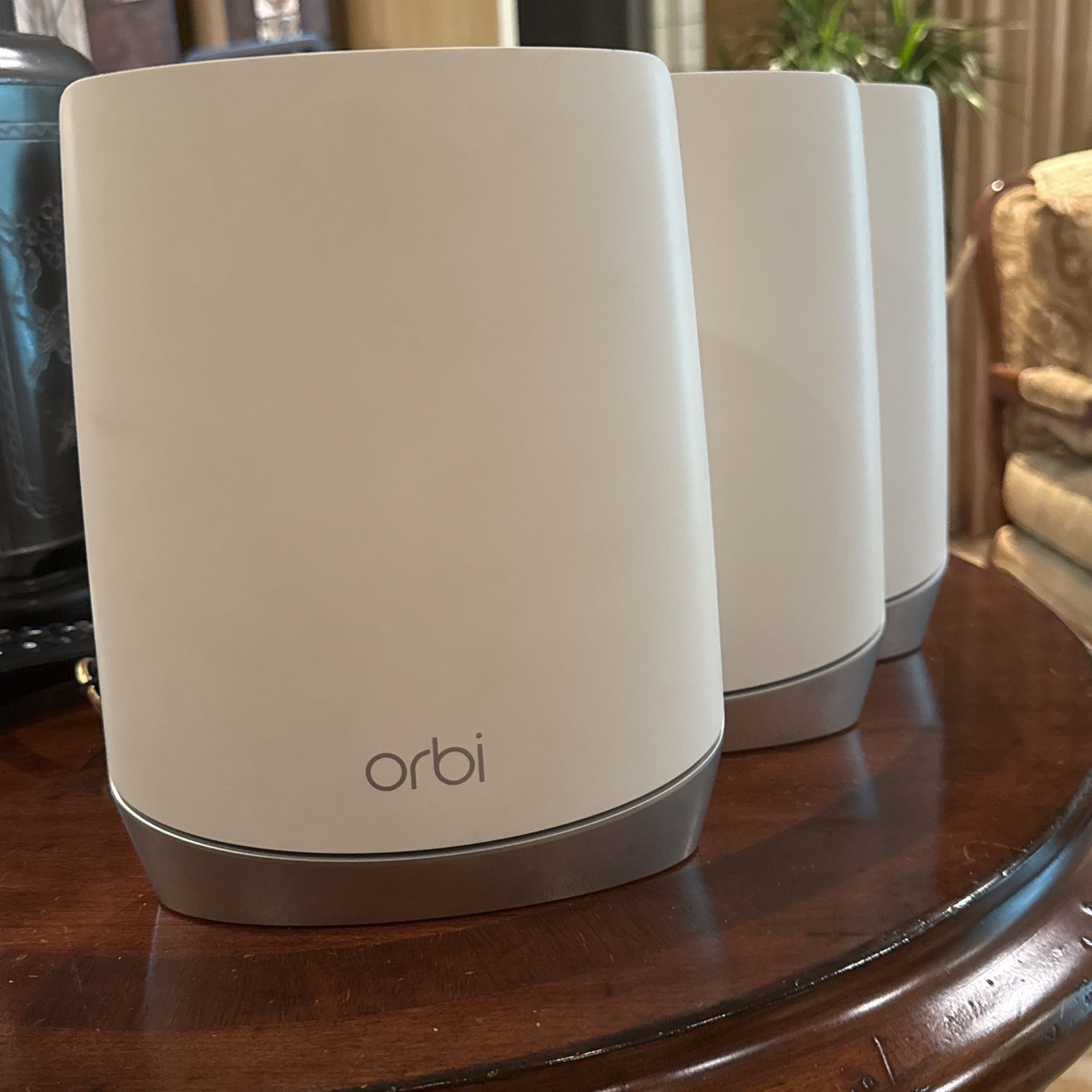 Orbi 750 Set. 1 Router 1 Matching Satellite