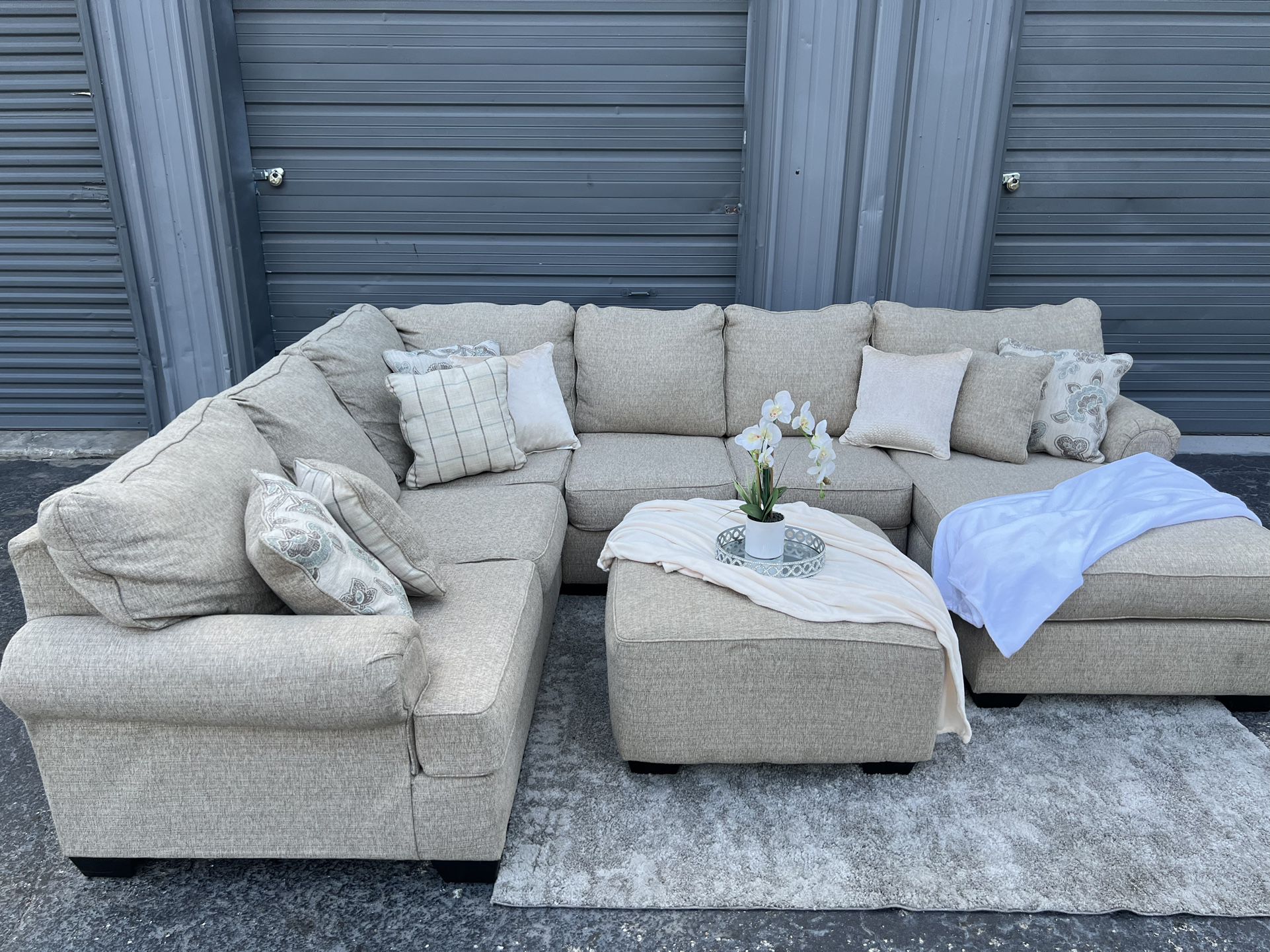 Sectional/couch/sofa, Havertys, Pickup In Tampa, Delivery Available ,96x127x66