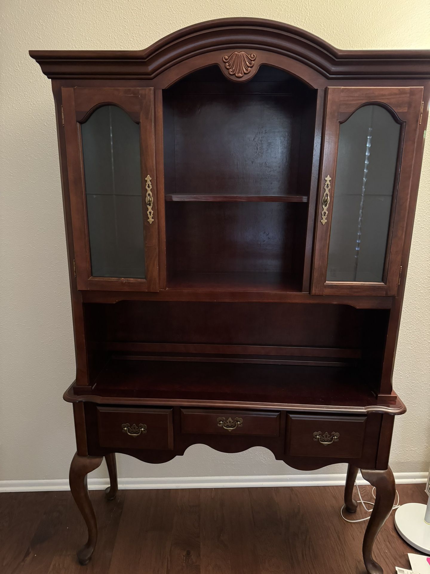Queen Anne Style Hutch