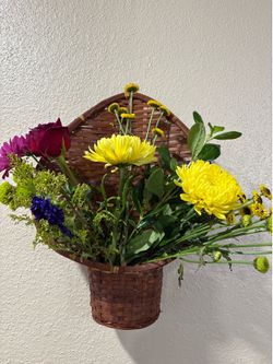 Wicker fan hanging basket
