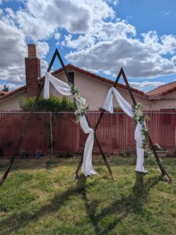 2 wedding arches