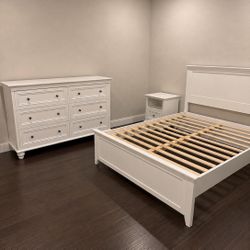 White Pottery Barn Queen Bedroom Set