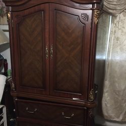 2 Set Dresser Stand Draw Tv Set As Well With Mirror In Great Condition Am Moving So Up For Sale 