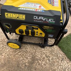 Champion Power Equipment 7850/6250-Watt Recoil Start Gasoline and Propane Powered Dual Fuel Portable Generator with CO Shield