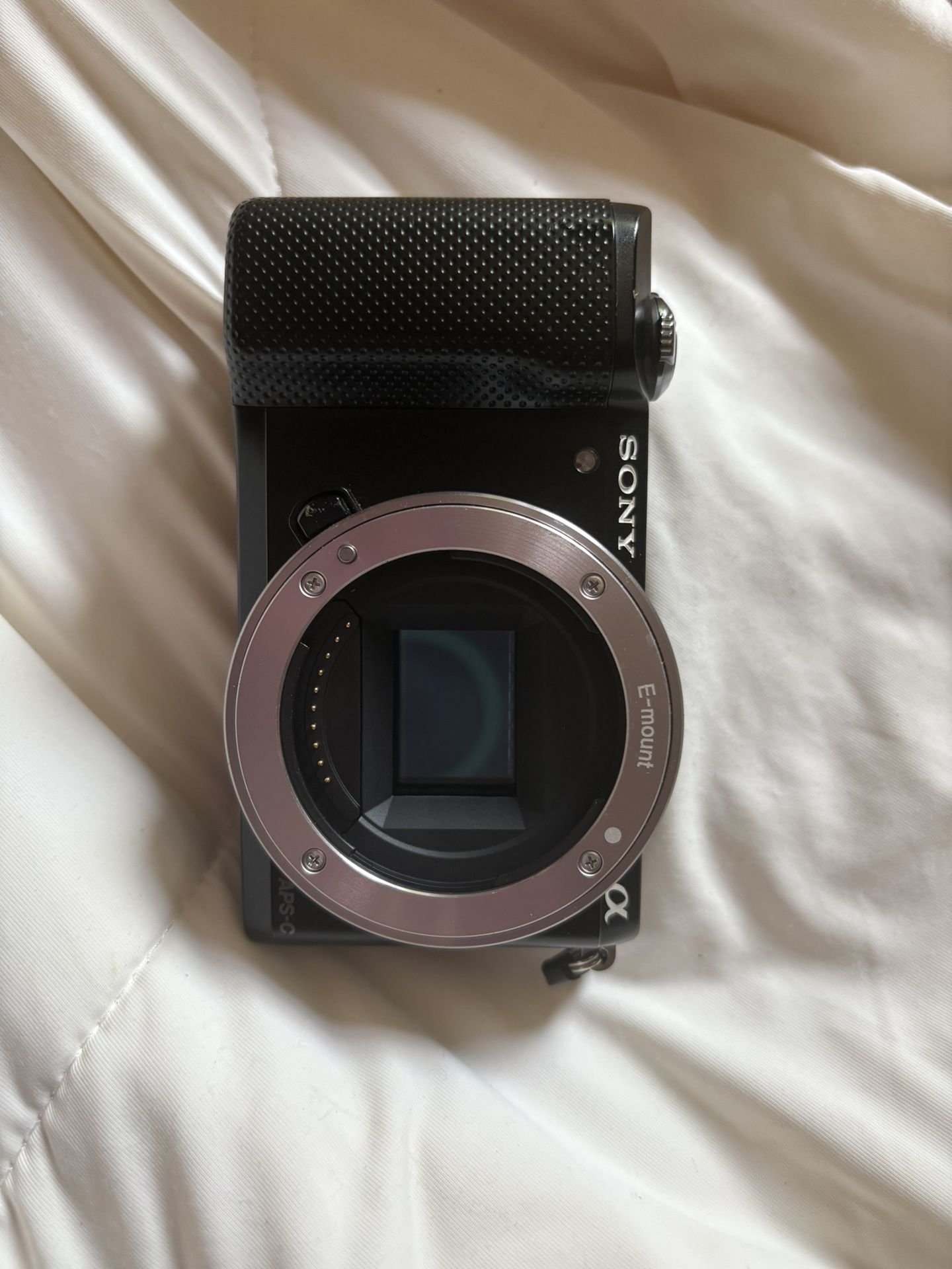Sony Alpha a5000 Mirrorless Digital Camera