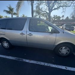 2001 Toyota Sienna Van 2Wd Ce 5D