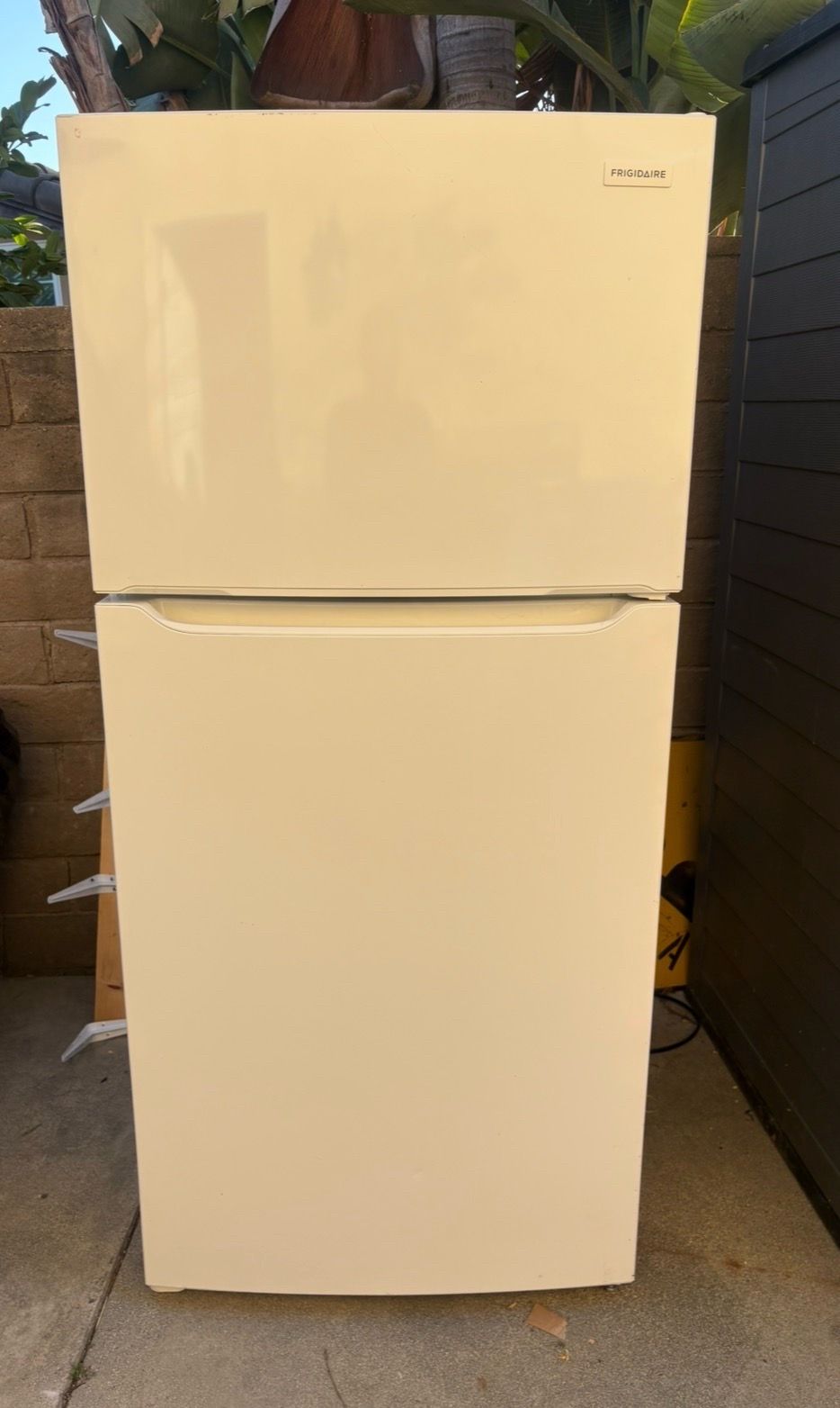FRIGIDAIRE REFRIGERATOR GOOD CONDITION