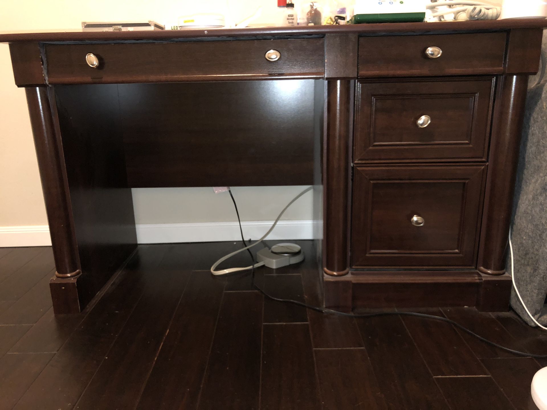 Office Desk with 4 Drawers & Free Chair