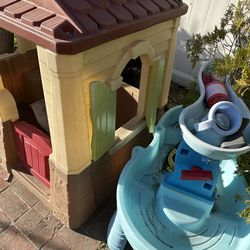 Step2 Neat & Tidy Cottage House and water table