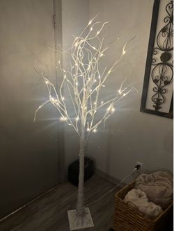 2 light trees like new