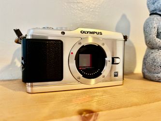Mint! Olympus pen e-p3 body
