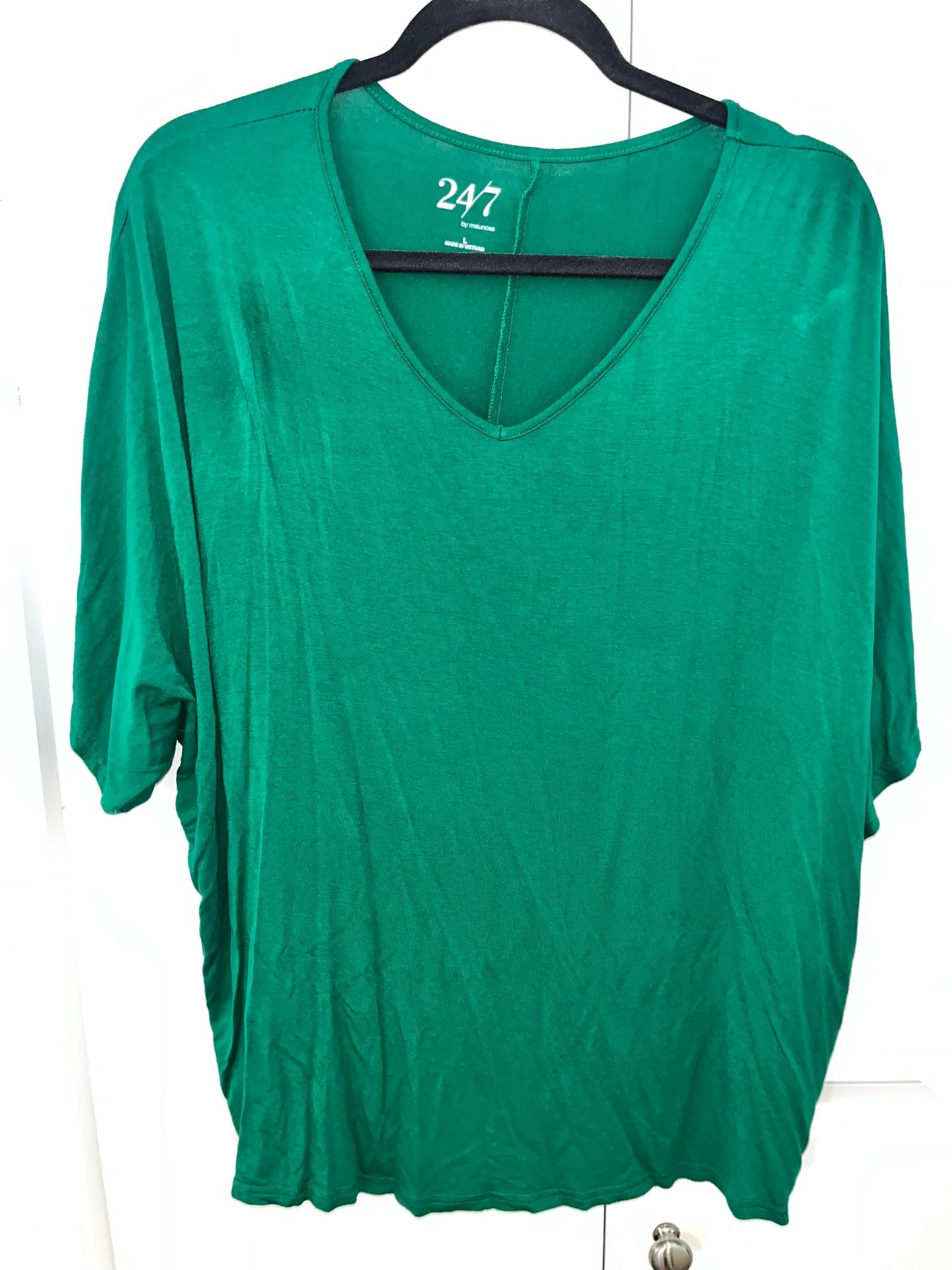 Maurices Green Large 24/7 Tshirt