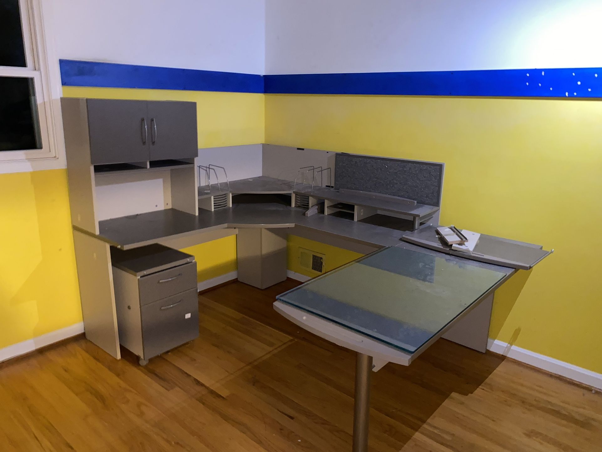 Corner Desk With Multiple Organizing Features