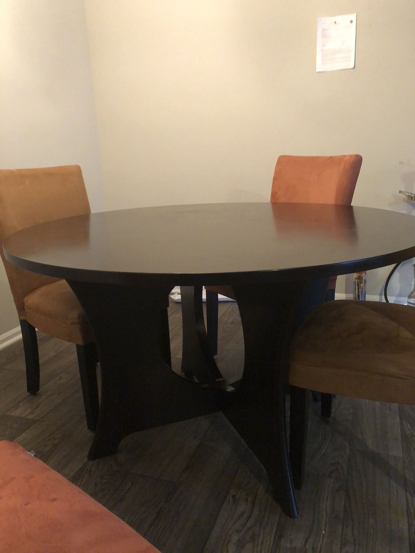 Round dining table .