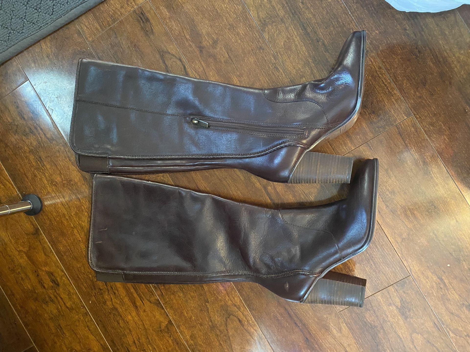 Free Size 7 Leather Boots