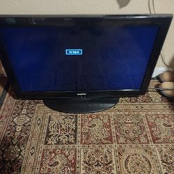 Sanyo 32" TV **WITH ROKU AND REMOTE**