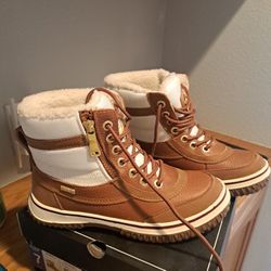 Boots Brand NEW IN BoX Size 7 Pajar