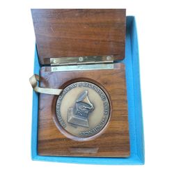 NATIONAL ACADEMY OF RECORDING ARTS & SCIENCES MEDALLION