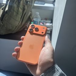 iPhone 17 Pro (UNLOCKED)