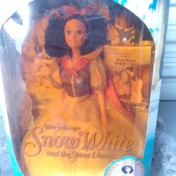 **NIB MATTEL Vintage 1992 Snow White And The Seven Dwarfs Complete Set