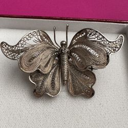 Vintage Sterling Silver BROOCH PIN 925 Butterfly  Measures approx 1.5” H x 2.5” W In good condition