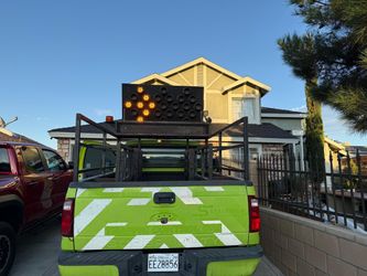 Truck mounted arrow traffic signal board