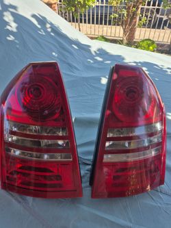 2005-2010 chrysler 300 tail lights