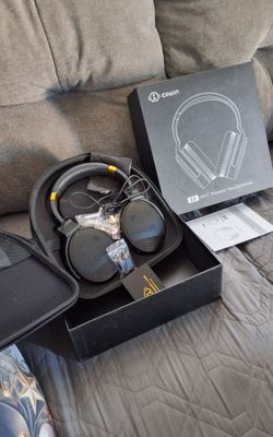 Wireless headset with noice cancelation