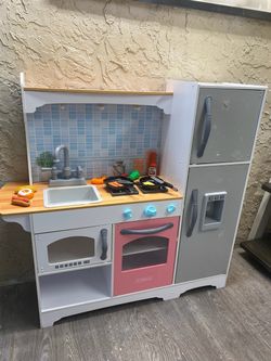 KidKraft Toddler Wooden Play Kitchen & Accessories - Local Delivery for a Fee - See My Other Items😀