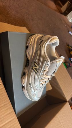 New balance new shoes never worn. Women’s 8 men’s 6 1/2