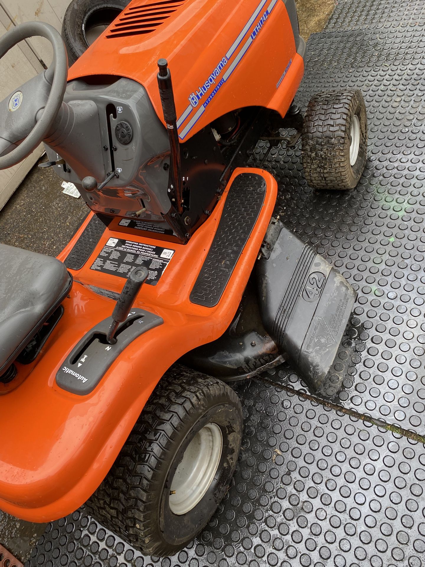 Husqvarna 42 Inch Riding Mower Great Condition Hardly Used