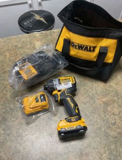 EWALT XTREME 12-volt max 1/4-in Brushless Cordless Impact Driver