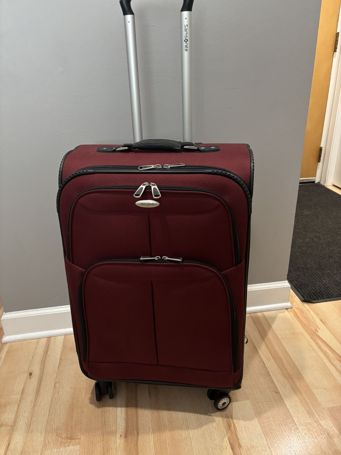 Samsonite 28in Spinner Luggage