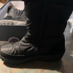 Brand New Women’s Boots 