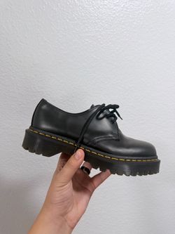 Dr marten black low cut boots