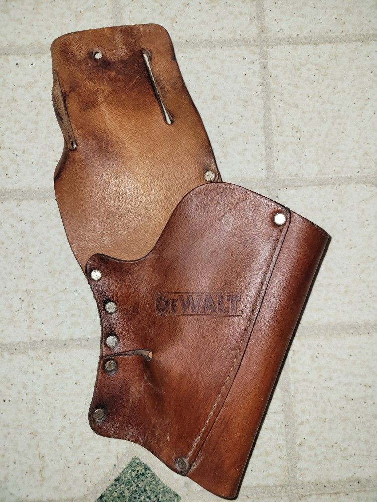DEWALT LEATHER DRILL HOLDER 