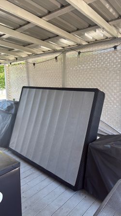 FREE /Very good condition queen size box spring foundation
