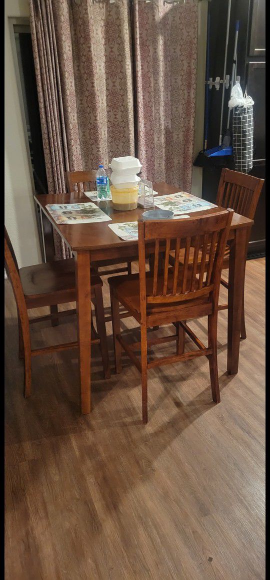 High Top Kitchen Table With 4 Chairs. 
