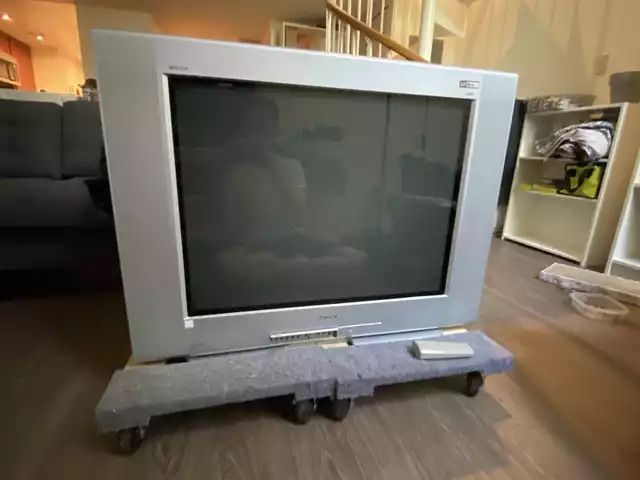 Sony KD-32FS170 32" Trinitron WEGA Flat CRT TV CALIBRATED